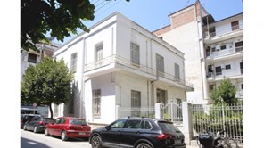 Χάραξαν με σιδηροτροχό τα κάγκελα της οικίας Αλεξάνδρου για να πέσουν (φωτογραφίες)
